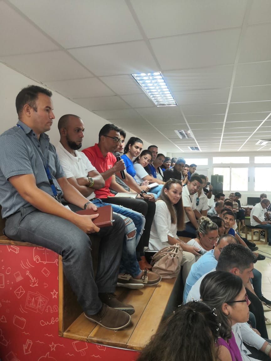 visita-del-presidente-miguel-diaz-canel-conversatorio-con-los-jovenes2 visita-del-presidente-miguel-diaz-canel-conversatorio-con-los-jovenes2