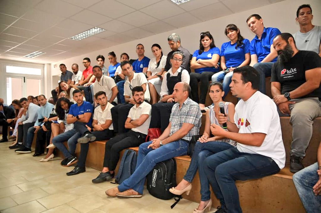 visita-del-presidente-miguel-diaz-canel-conversatorio-con-los-jovenes-21 visita-del-presidente-miguel-diaz-canel-conversatorio-con-los-jovenes-21