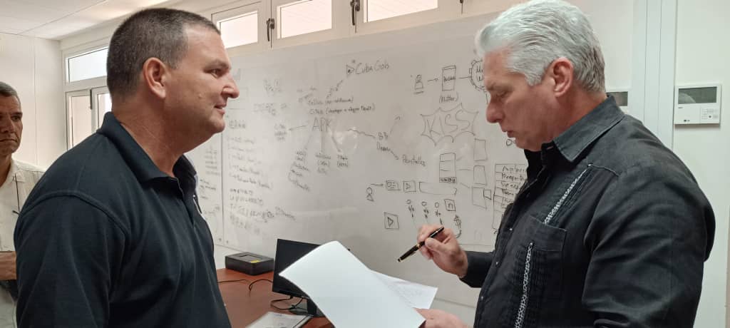 visita-del-presidente-miguel-diaz-canel-conversatorio-con-los-jovenes3 visita-del-presidente-miguel-diaz-canel-conversatorio-con-los-jovenes3