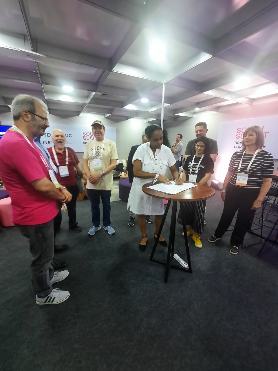 Firma de Contrato con Tecnopuc Firma de Contrato con Tecnopuc