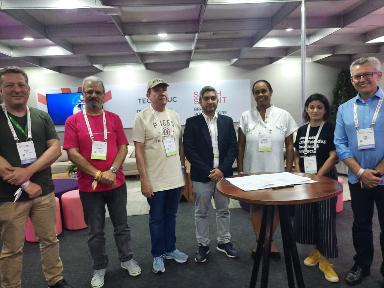 Firma de Contrato con Tecnopuc 2 Firma de Contrato con Tecnopuc 2